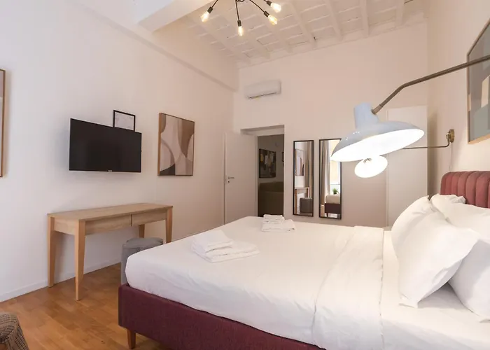 Palazzo Taverna 3* Roma